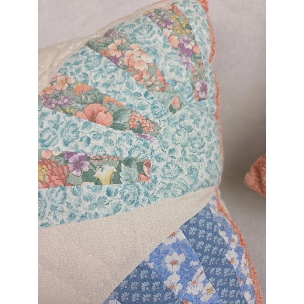 2 Vtg Granny Seashell Fan Patchwork Throw Pillows Pastel Shabby‎ Cottage 15x15
